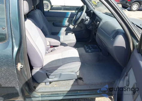 1998 Toyota Tacoma z USA, uszkodzony, nr VIN 4TAVL52N9WZ081003